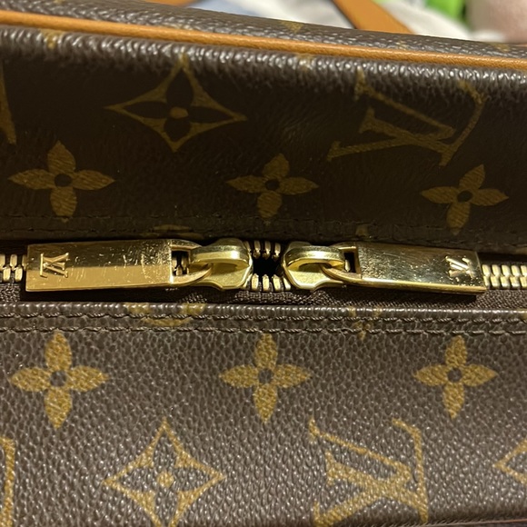 LOUIS VUITTON Cite Shoulder Bag - Picture 7 of 16